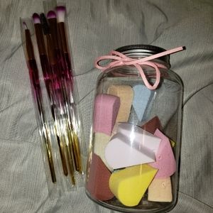 Makeup Brushes & Sponges